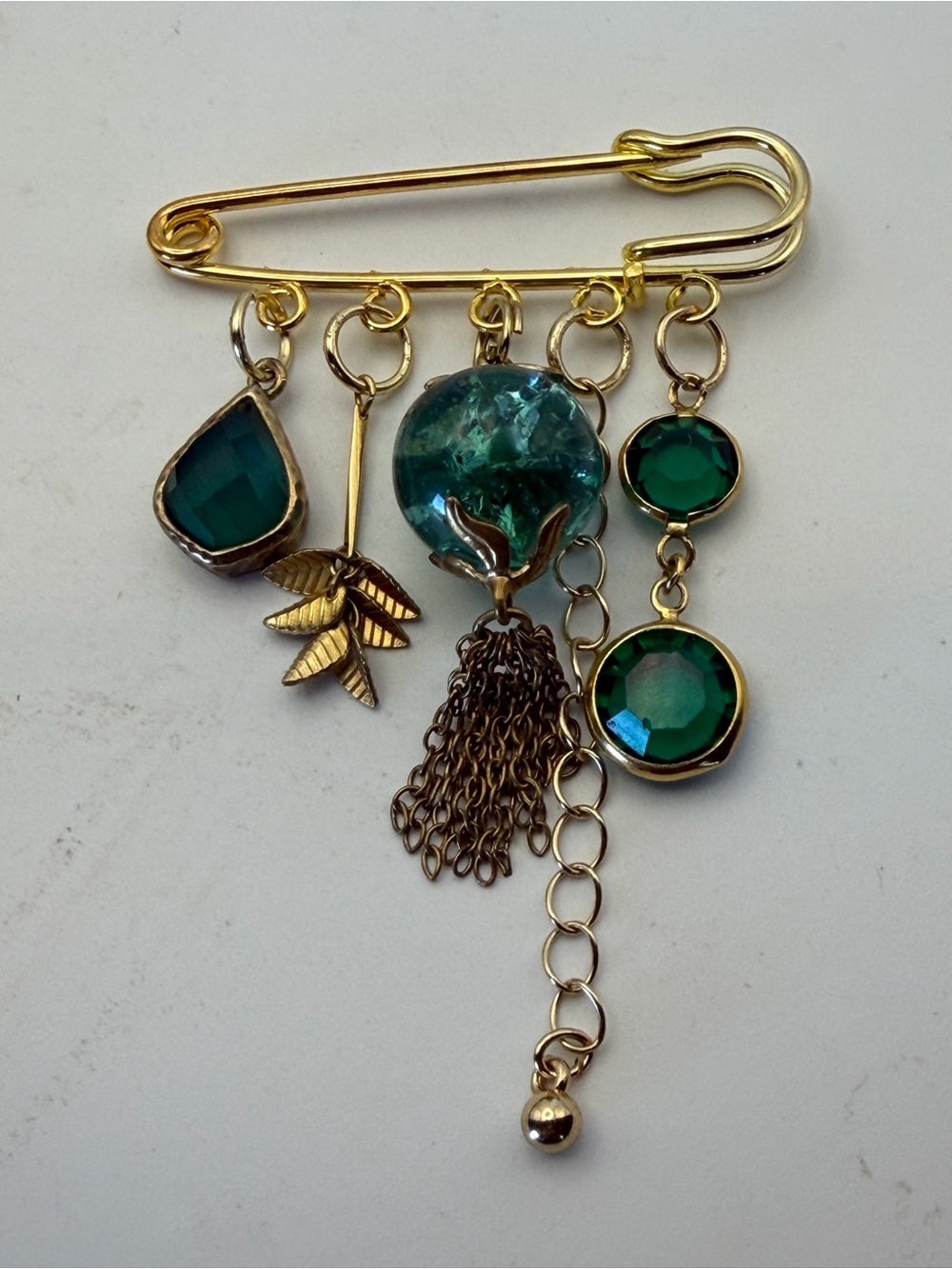 Emerald Green Crackle Glass Faceted Stone Safety Pin Bronze Tone Brooch